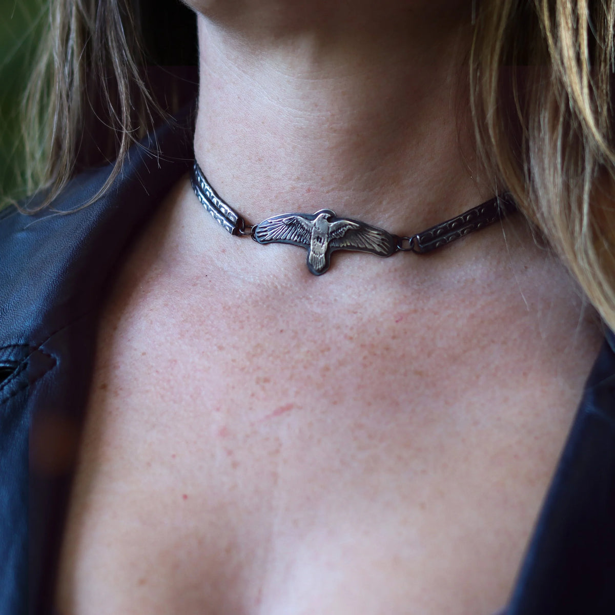 Talons at the Throat - Raven Choker, detail view