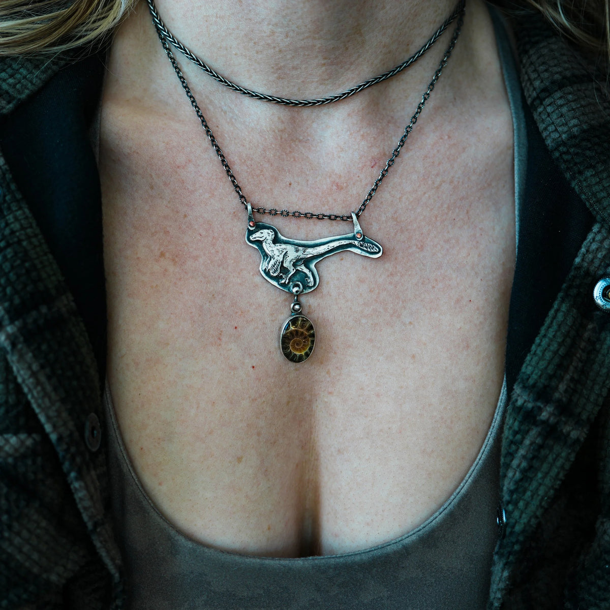 Velociraptor - Necklace, detail view