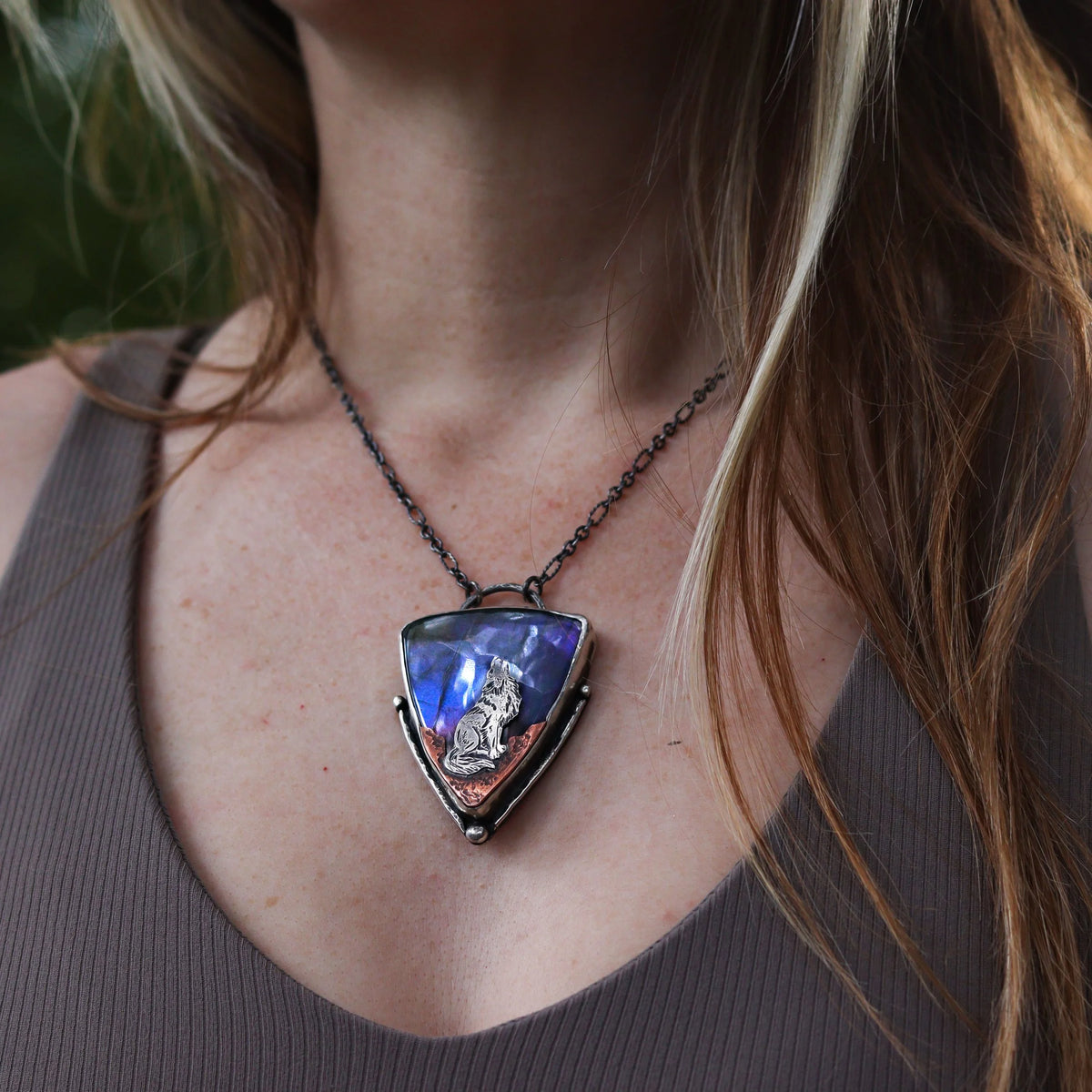 Howling at last light - Wolf Labradorite Necklace, side view