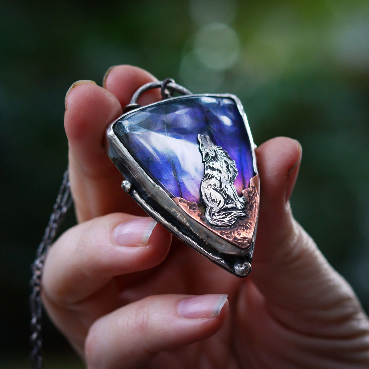 Howling at last light - Wolf Labradorite Necklace, close-up detail