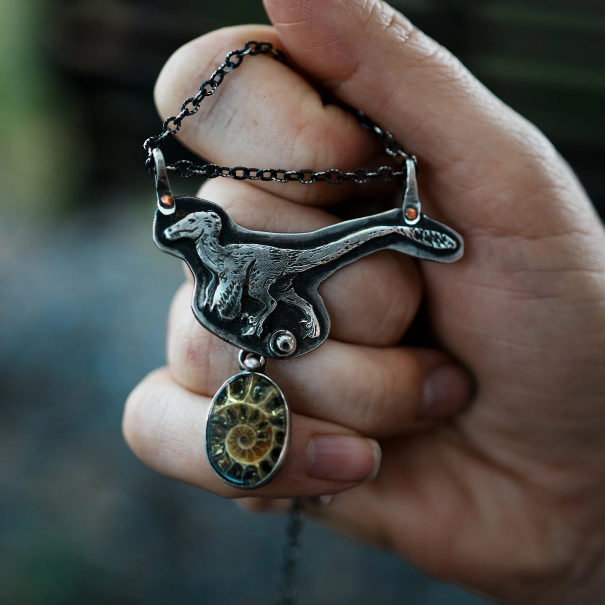 Velociraptor - Necklace, side view