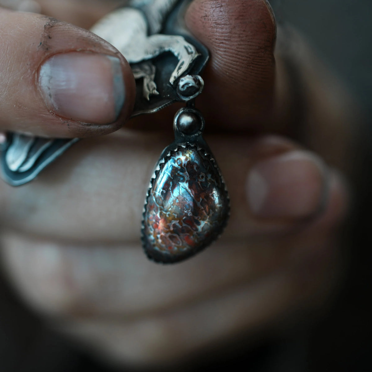 Tyrannosaur - Necklace, side view