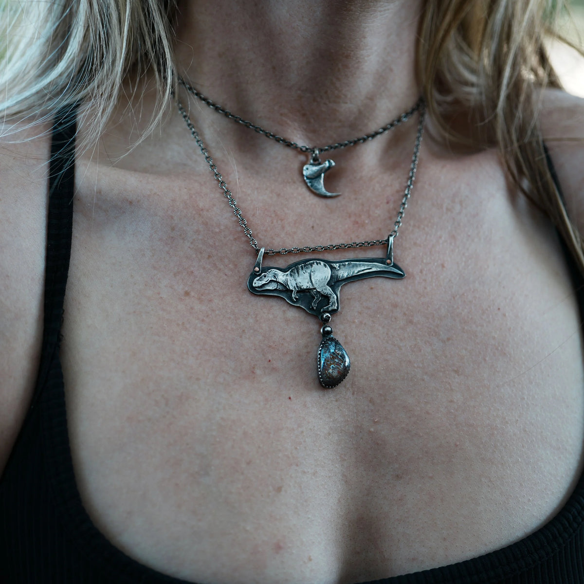 Tyrannosaur - Necklace, detail view